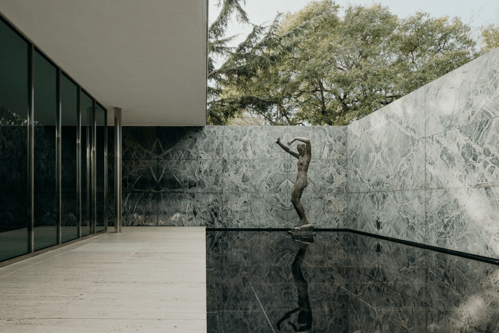 Photo of the Barcelona pavilion's pond and statue