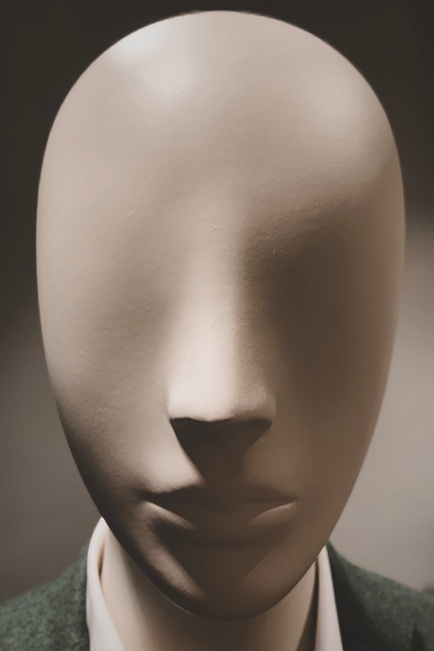 “Bending” – a faceless (anti)monument